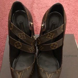 Louis Vuitton platform heel shoe